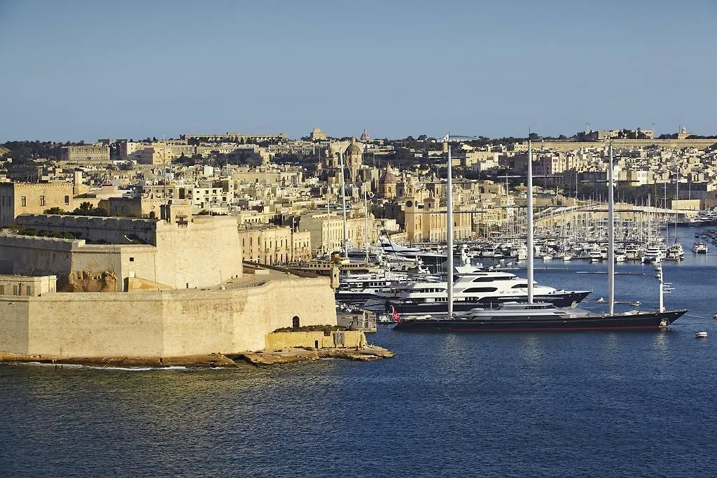 British Hotel Valletta 2*,