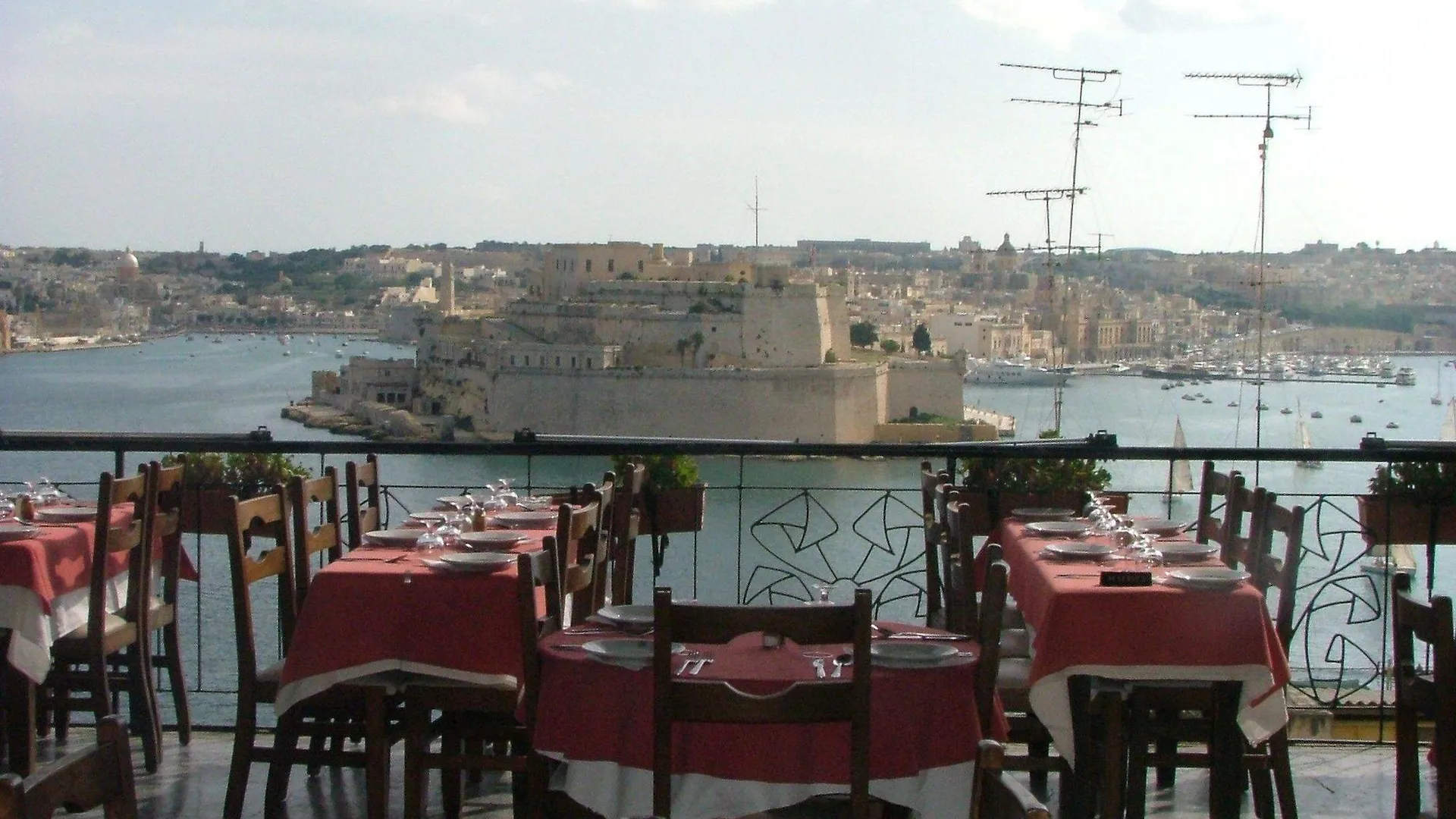 British Hotel Valletta 2*,